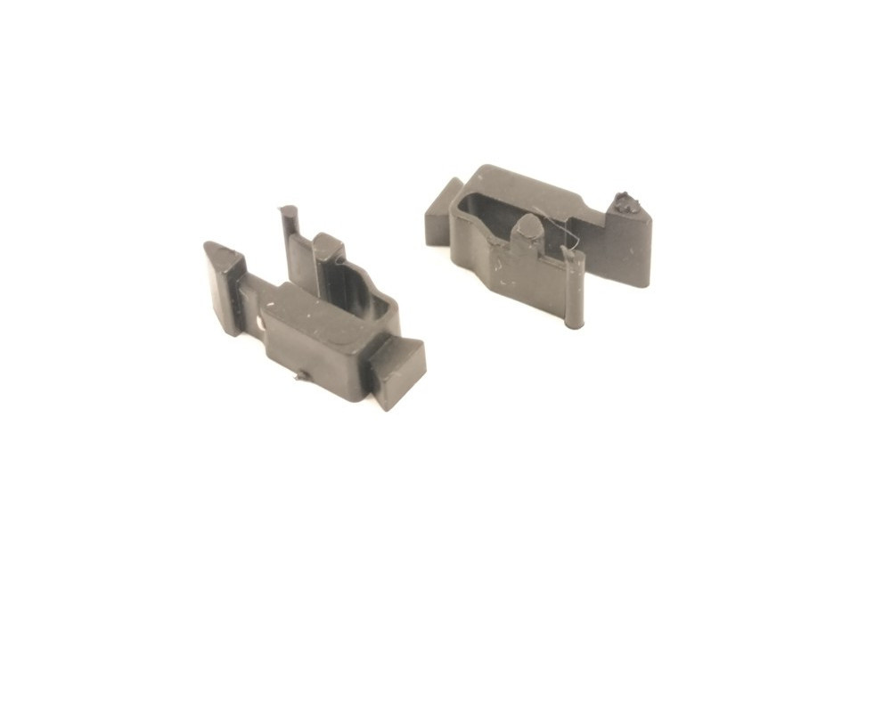 Coppia ganci corti con attacco a W per 840 Coppia ganci corti con attacco a W per 840