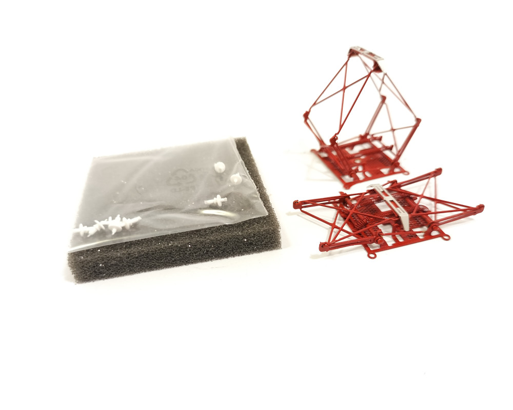 Pair of FS 32 pantographs with insulators