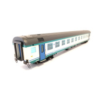 Carrozza MDVE di 1° classe nella livrea XMPR delle FS, con illuminazione interna