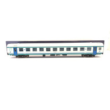 Carrozza MDVE di 1° classe, in livrea XMPR, con tetto bianco e illuminazione interna