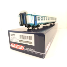 Carrozza MDVE di 1° classe, in livrea XMPR, con tetto bianco e illuminazione interna
