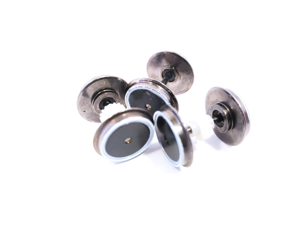 Set of 3 axles for BR class 37 and class 47 locomotives, wheel diameter 14.5 mm Set of 3 axles for BR class 37 and class 47 locomotives, wheel diameter 14.5 mm