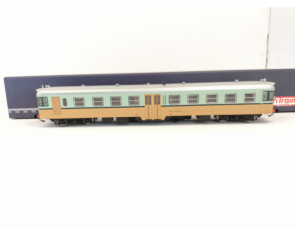 Automotrice usata Aln 668.1449 nella livrea giallo coloniale/verde lichene con illuminazione interna Automotrice usata Aln 668.1449 nella livrea giallo coloniale/verde lichene con illuminazione interna