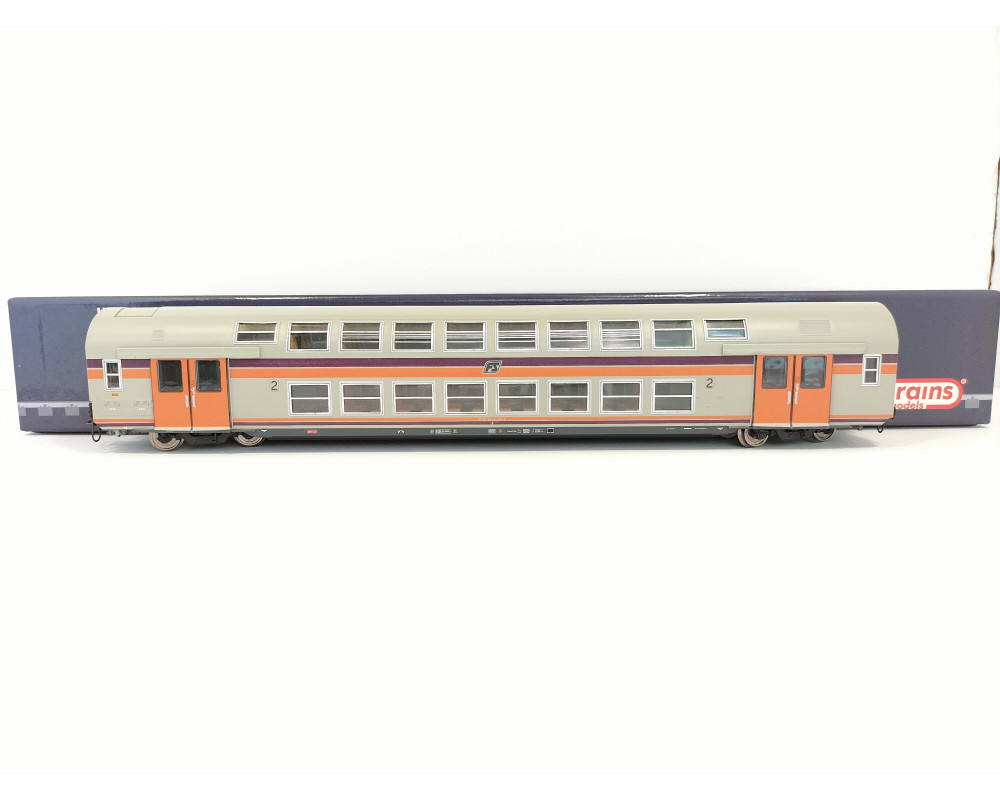 Carrozza usata a due piani Casaralta di 2° Classe nella livrea di origine con logo a losanga Carrozza usata a due piani Casaralta di 2° Classe nella livrea di origine con logo a losanga