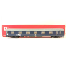 Carrozza letti usata tipo MU nella livrea TEN delle FS Rivarossi