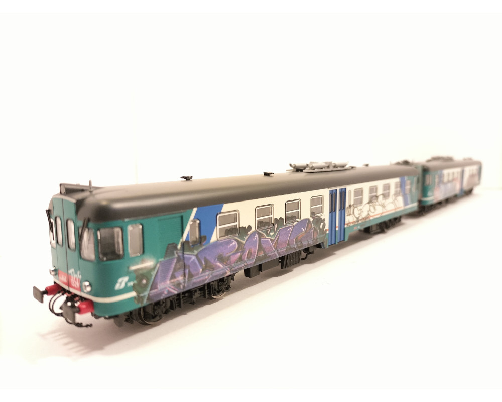 Set Aln 668.1529 (motrice) + Aln 668.1514 (folle) con grafiti