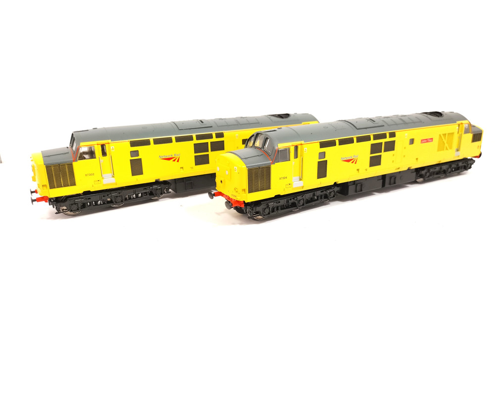 Art.VT2031 Set of two Network Rail Class 37 six-axle diesel locomotives, both powered.