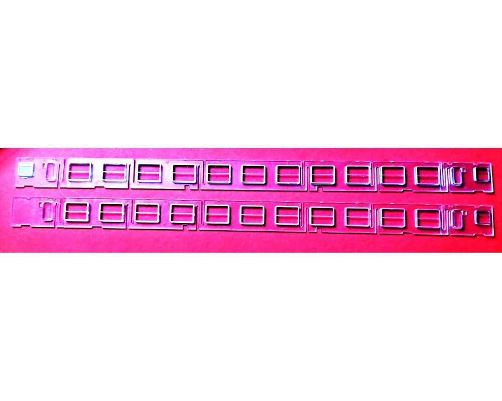 Art. 1108: Right and left side windows for MDVE coach (XMPR or DTR livery, blue-tinted glass.